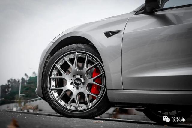 ������绻Ь����˹��Model 3P���Ĳ��˸����Ǿ�����̬-14.jpg