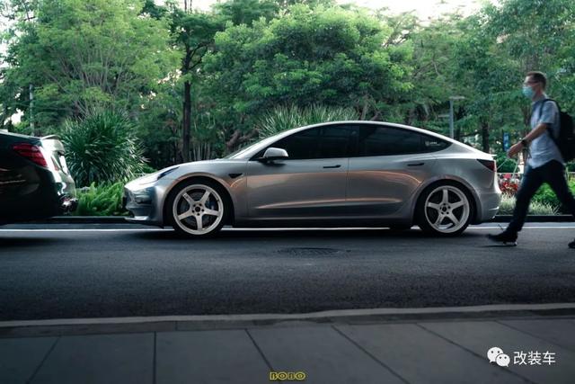 ������绻Ь����˹��Model 3P���Ĳ��˸����Ǿ�����̬-21.jpg