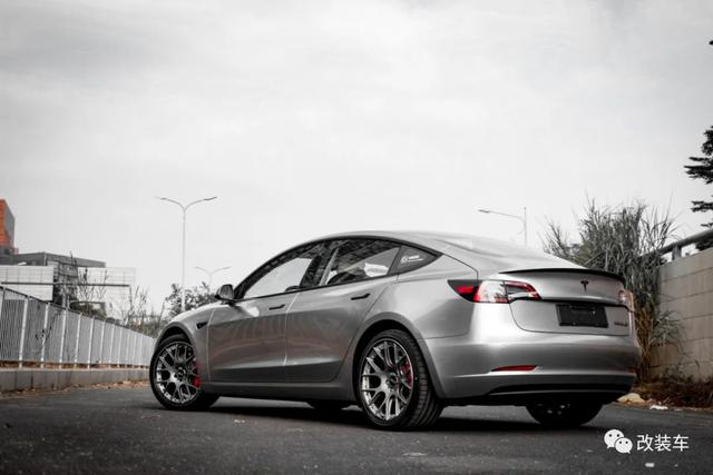 ������绻Ь����˹��Model 3P���Ĳ��˸����Ǿ�����̬-17.jpg