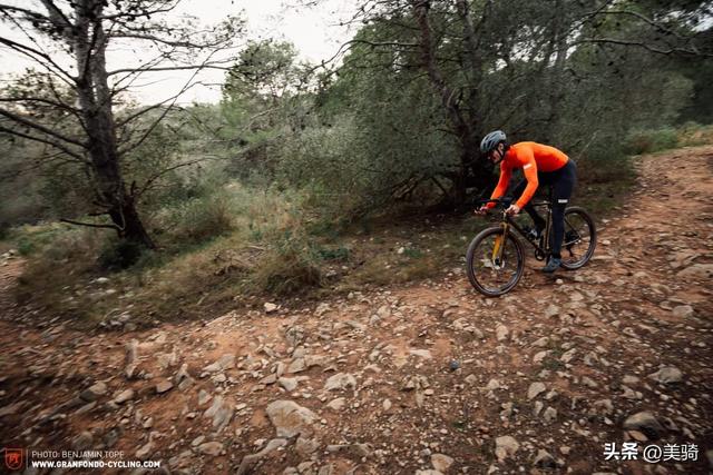 ��ý���� 2022��������19����ʯ���г�-8.jpg