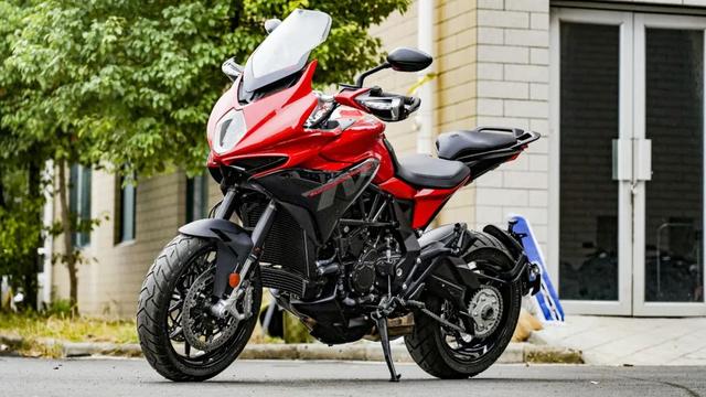 MV Agusta Turismo Veloce 800�Լݣ����׵�ʱ����-1.jpg