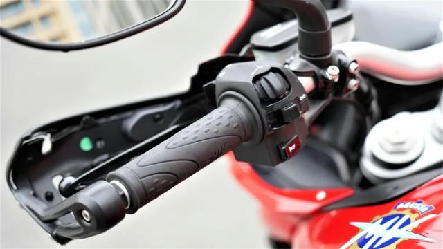 MV Agusta Turismo Veloce 800�Լݣ����׵�ʱ����-13.jpg