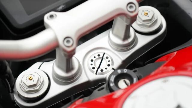 MV Agusta Turismo Veloce 800�Լݣ����׵�ʱ����-18.jpg