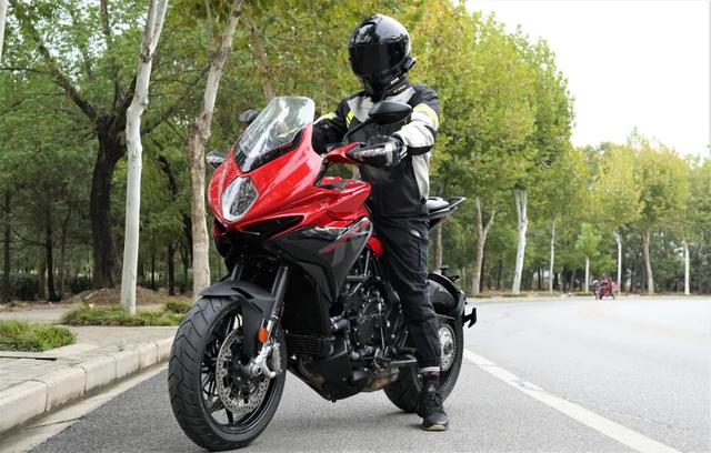 MV Agusta Turismo Veloce 800�Լݣ����׵�ʱ����-35.jpg
