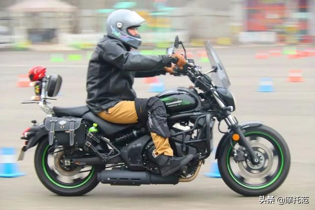 ������ͷ��~ ����С�����ʻһ�����и�-2.jpg