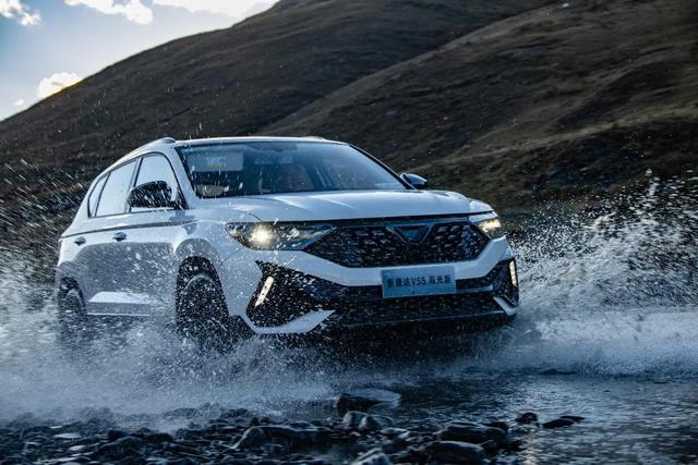 G318�Լݣ��½ݴ�SUV�������� �����ೡ������-4.jpg