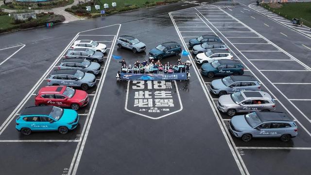 G318�Լݣ��½ݴ�SUV�������� �����ೡ������-2.jpg