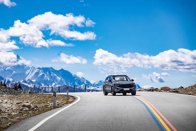 G318�Լݣ��½ݴ�SUV�������� �����ೡ������-3.jpg