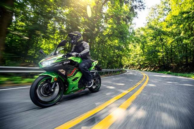 4.98���𣡴���Ninja400�¿����У�����͵��2ƥ��-1.jpg