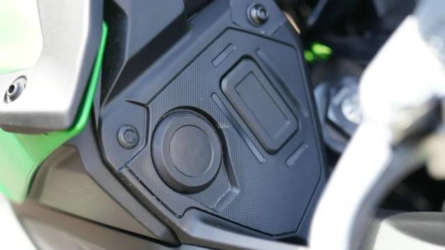 ����8��Ľ������ó��ͣ�����Versys 650�¿�ʵ�ģ����Լ۱Ȼ���˭-22.jpg