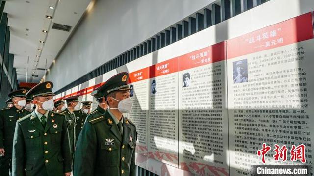 为战教战沙场点兵 西藏军区500余名新排长集中加钢淬火-7.jpg
