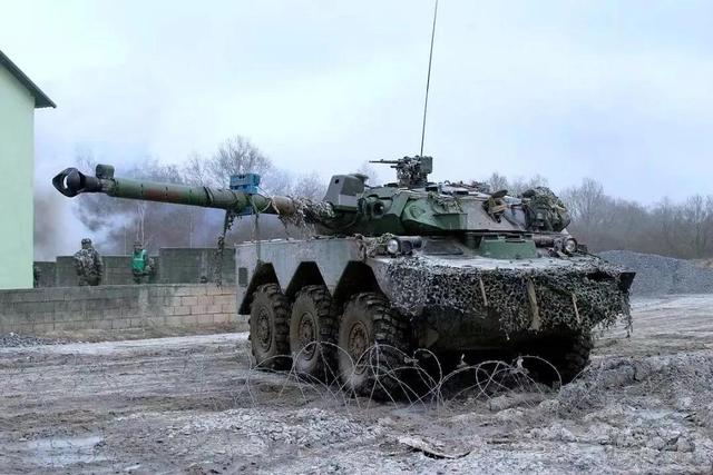 世界军用越野车系列59:AMX-10RC与ZTL-11相比，不过是辆架炮的车-7.jpg