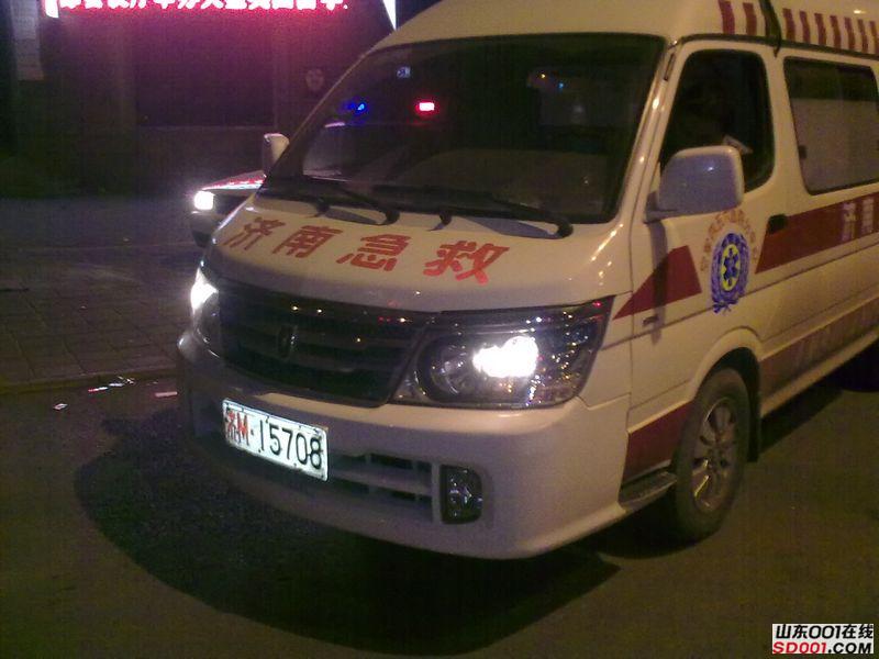 新华电脑学校小伙醉酒撞车,济南天桥神勇公