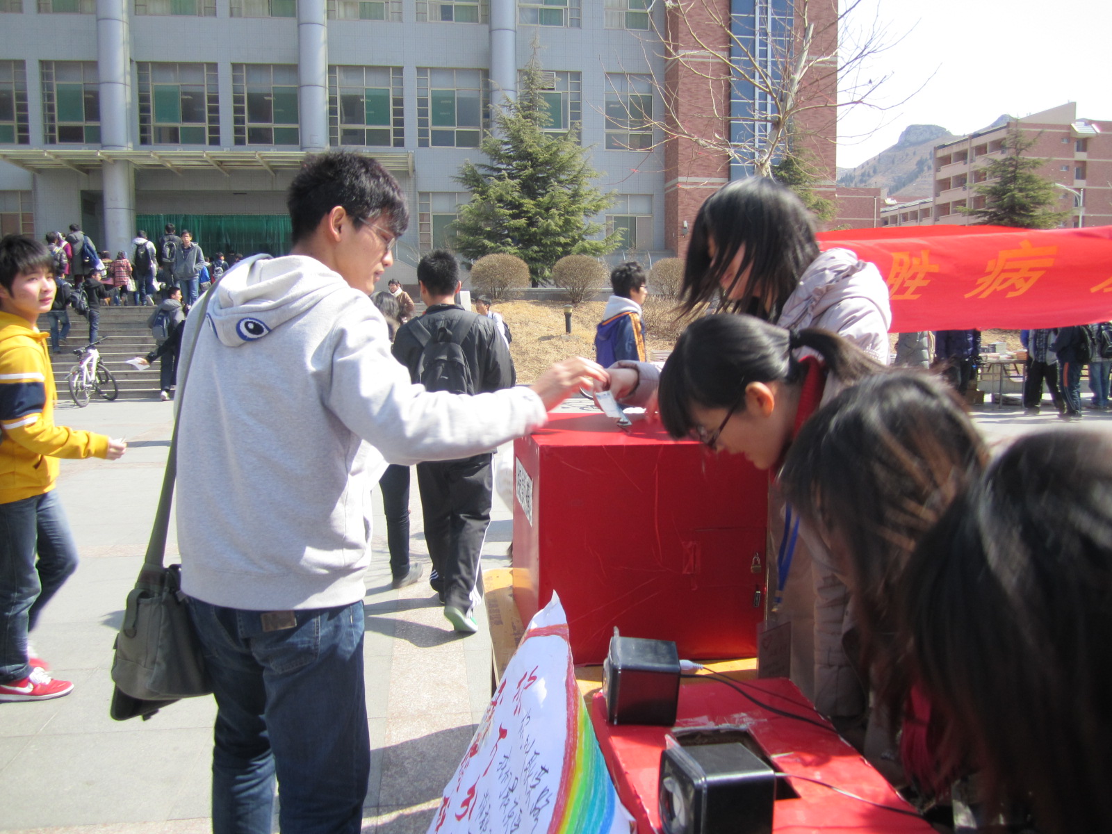 为耿荣路同学募捐.JPG