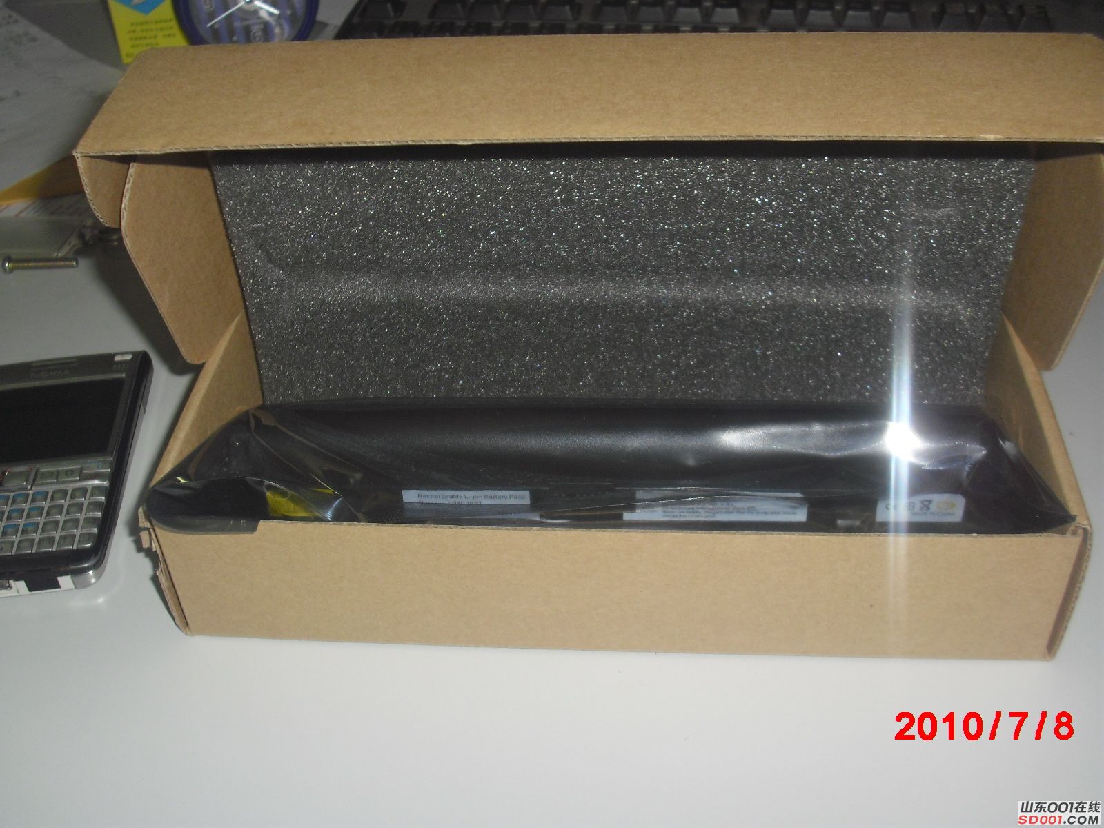 找工人给厨房橱柜开嵌入式燃气灶的口,请有资