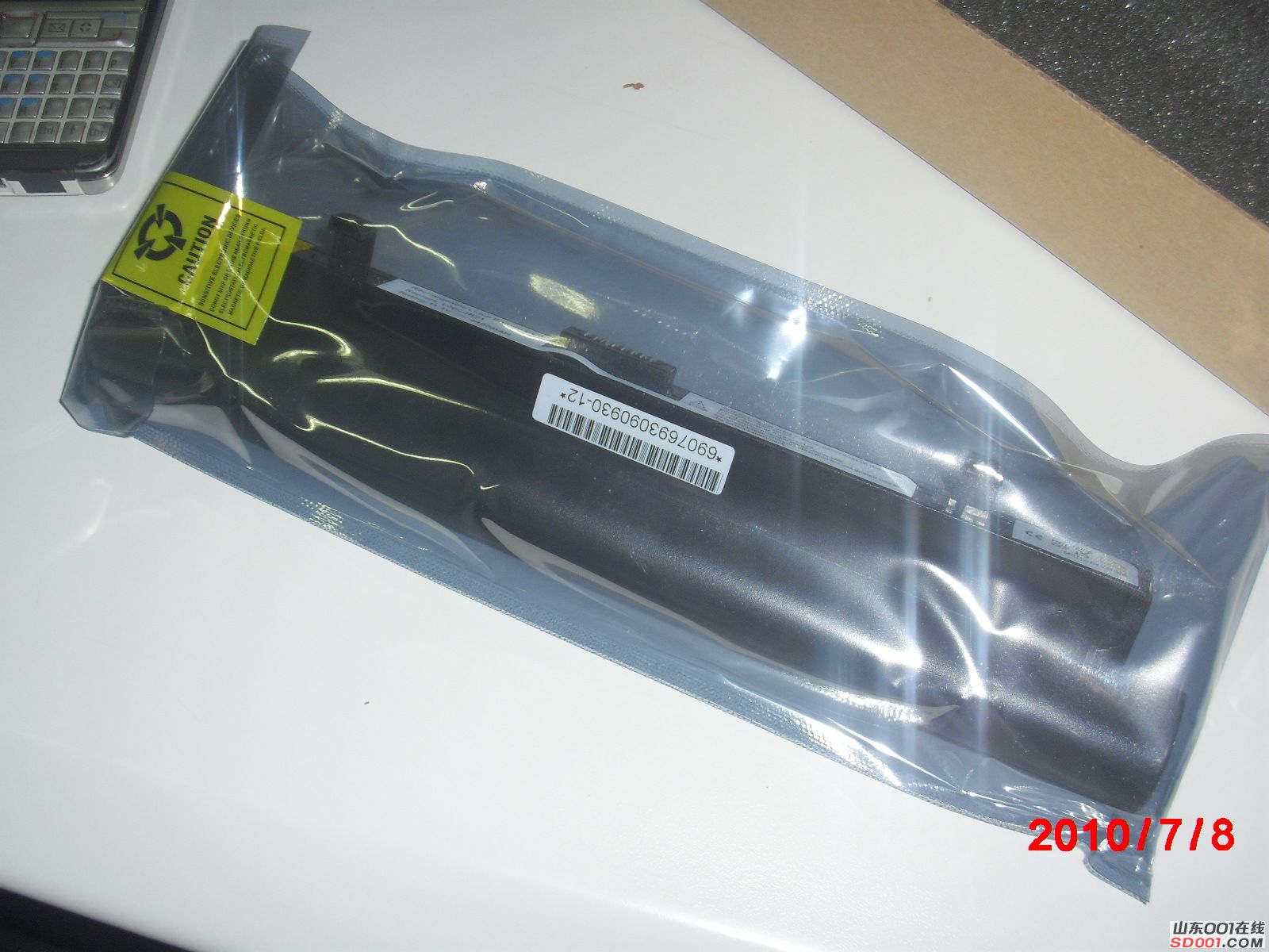 找工人给厨房橱柜开嵌入式燃气灶的口,请有资