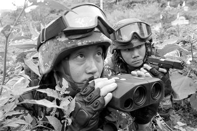 广西河池武警反恐特战队山林演练狙击捕歼(组