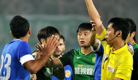 80后上海主裁吹恒大富力德比北京裁判吹上港