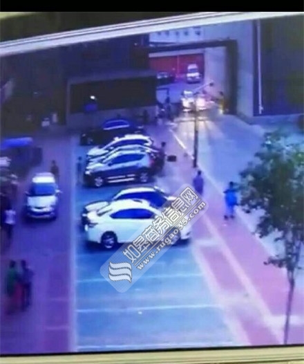 目击者描述物业经理遭枪杀 被举报者梁某某称