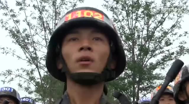 放军拍史诗级阅兵视频:英雄流血流汗不流泪-济