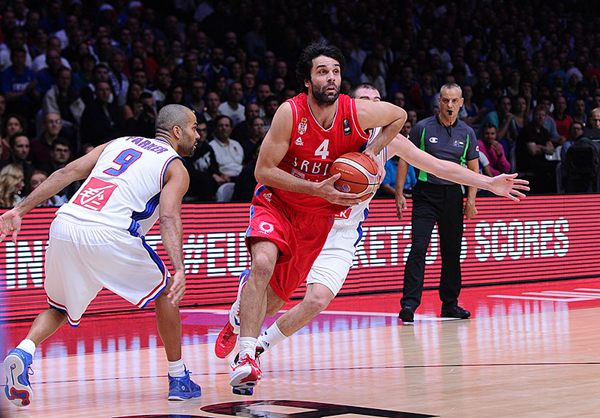 匹克见证西班牙王者归来 期待中国伊朗巅峰对