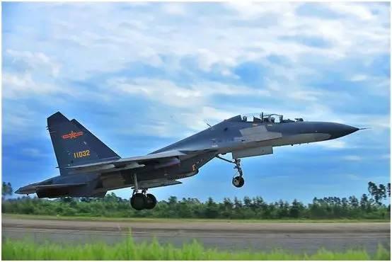 歼11BS不仅仅是一架歼击教练机