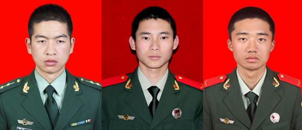 游客踩着消防烈士铜像拍照 战友看到照片落泪