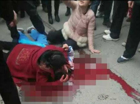 学生 遭执法车 撞死父母哭断肠 学生 遭执法车 撞