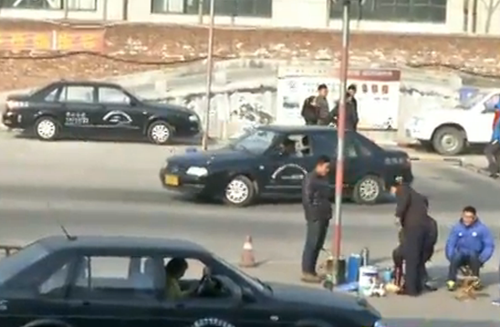 济南:30余人学车遭遇退费难 驾校称解除合约不