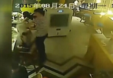 服务员泼顾客获刑真相 下如此毒手究竟是什么
