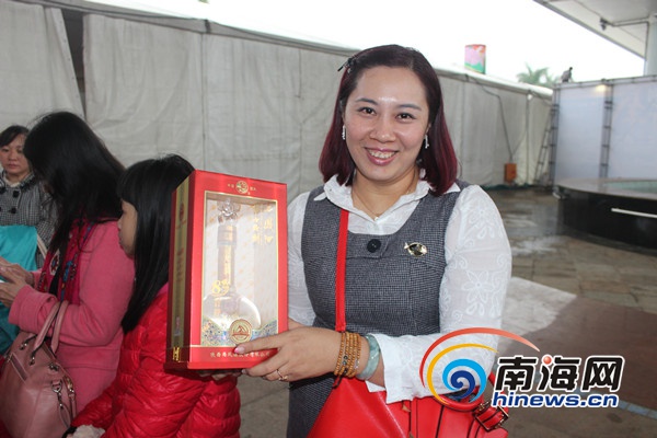 海南年货展盛况动态报道:椰树集团提供免费试