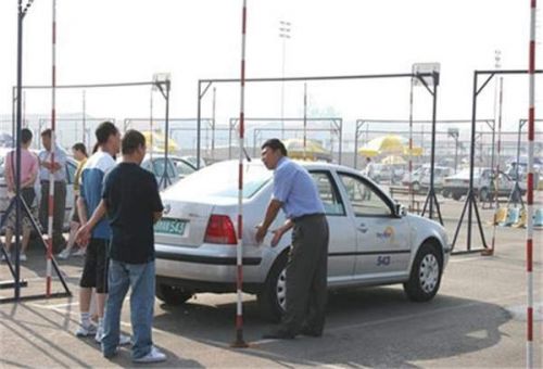 自主预约学车,随时可换教练!济南学车迎多重利