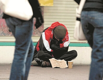 乞丐假扮流浪汉一天狂赚500英镑 很多乞丐并非